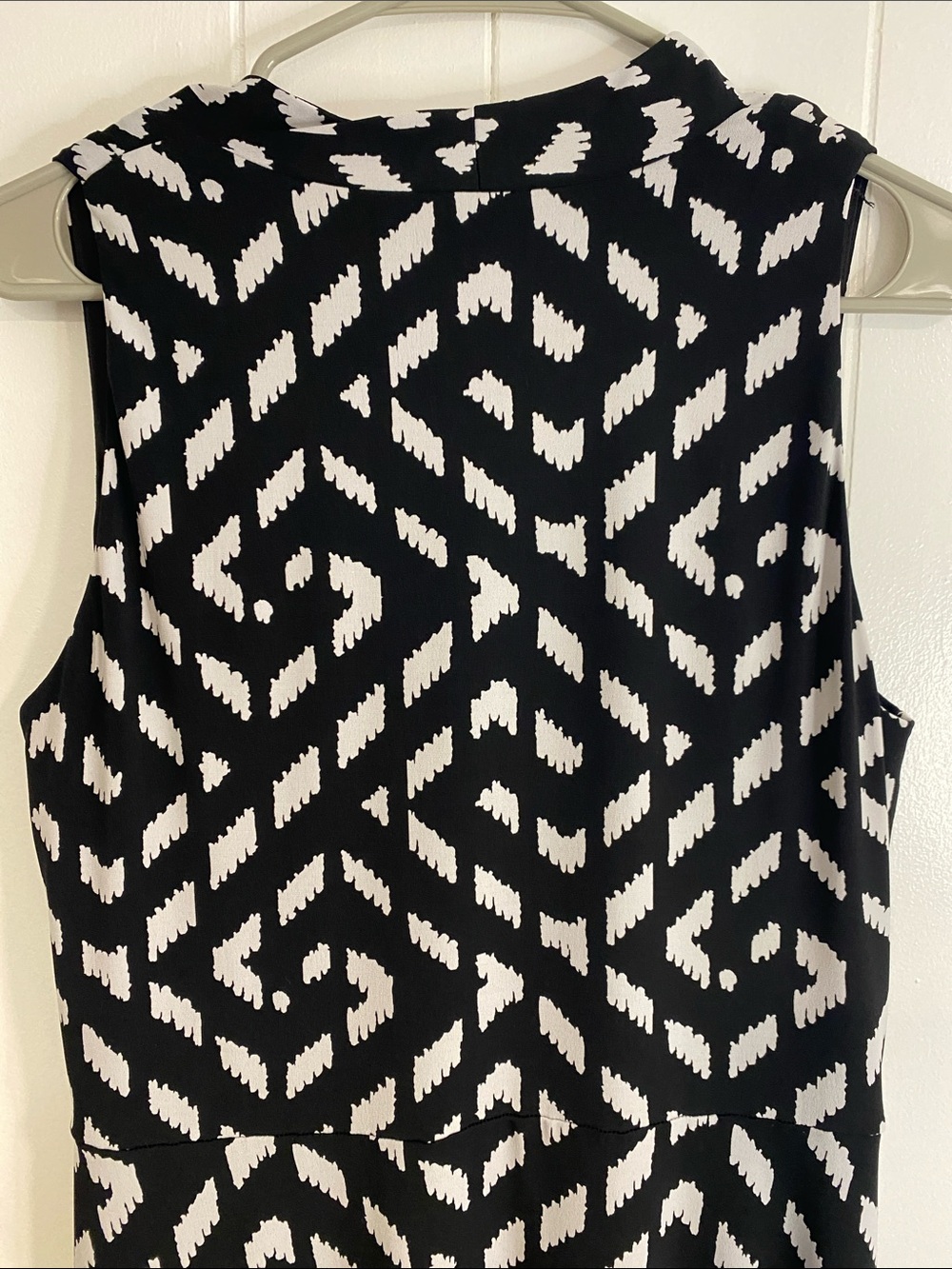 WHBM Midi Dress Twist Front Sleeveless Cocktail Wedding Modern Classic Size 10 - Picture 7 of 12